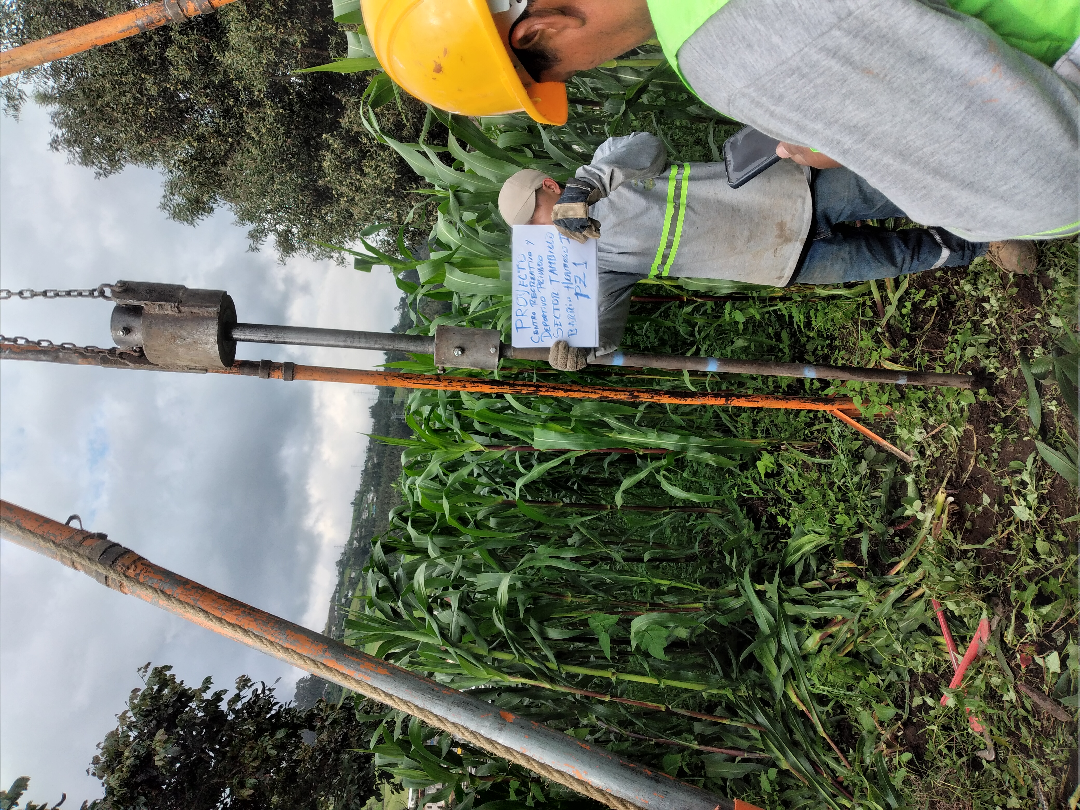 Supervisión con equipo GPS topográfico en terreno